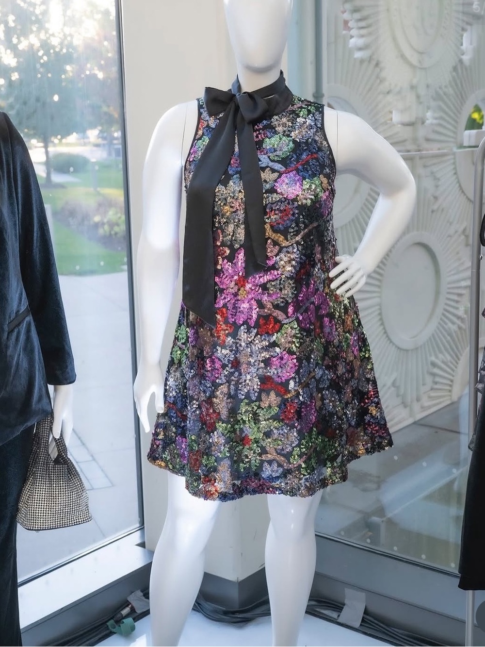 Meredith Shaw x PENN
 Size 18 Sequined Multicolor Floral Shift Dress